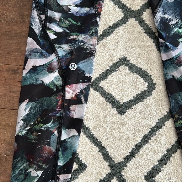 Lululemon Time To Sweat Tight 28" - Picture 2 of 3